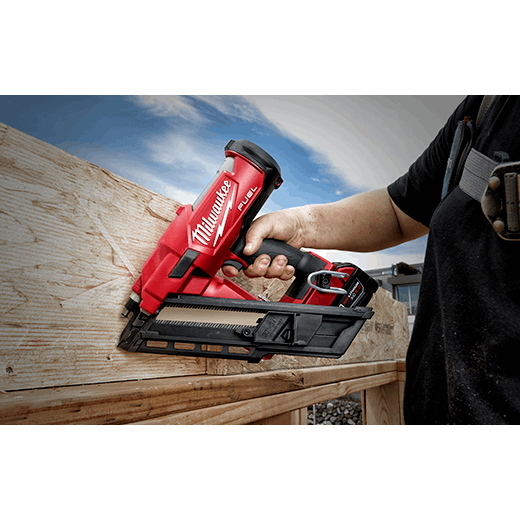 Milwaukee M18 FUEL 3-1/2 in. 18-Volt 30-Degree Lithium-Ion Brushless Cordless Framing Nailer Kit with 5.0 Ah Battery Charger, Bag